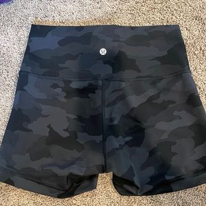 Lululemon Wunder Train High Rise 4” (Black Camo)